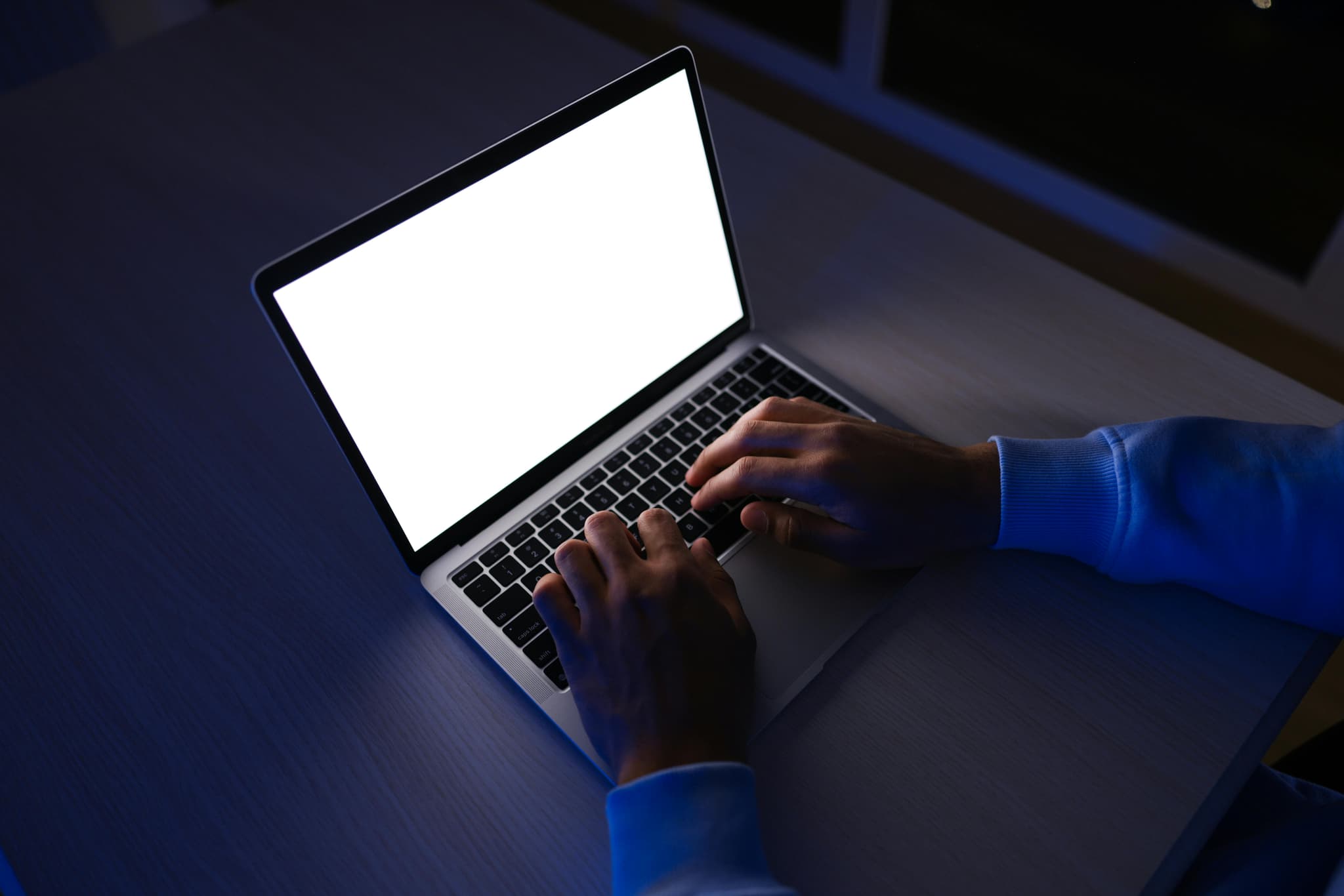 7 kluczowych różnic kosztowych: Outsourcing IT kontra własny zespół