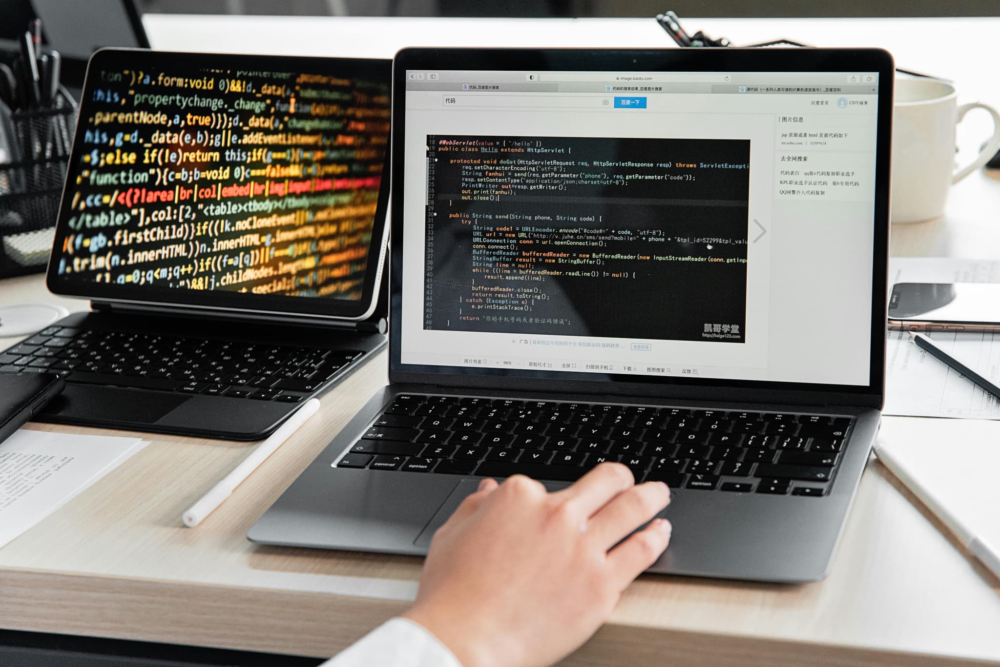 Który framework JavaScript wybrać dla enterprise: React, Angular czy Vue?